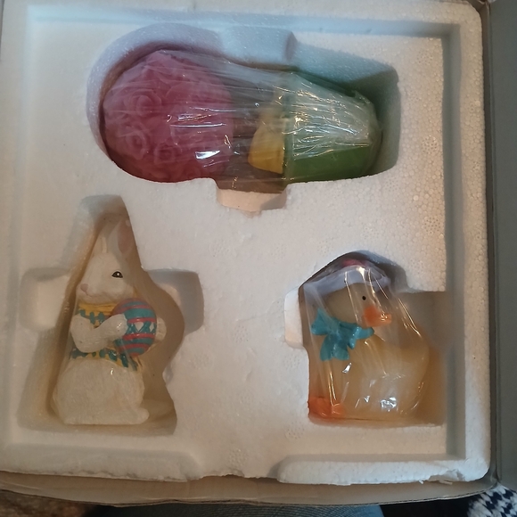 Avon Spring Candle Set - Picture 2 of 3